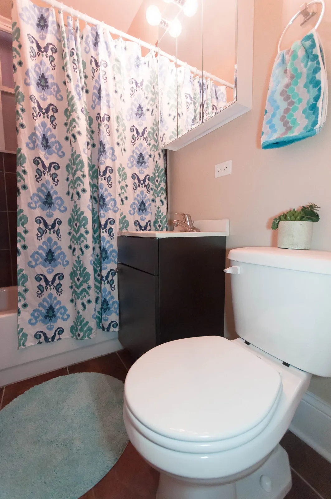 furnished and deorated unit at 839 W. Diversey Apartments in Chicago