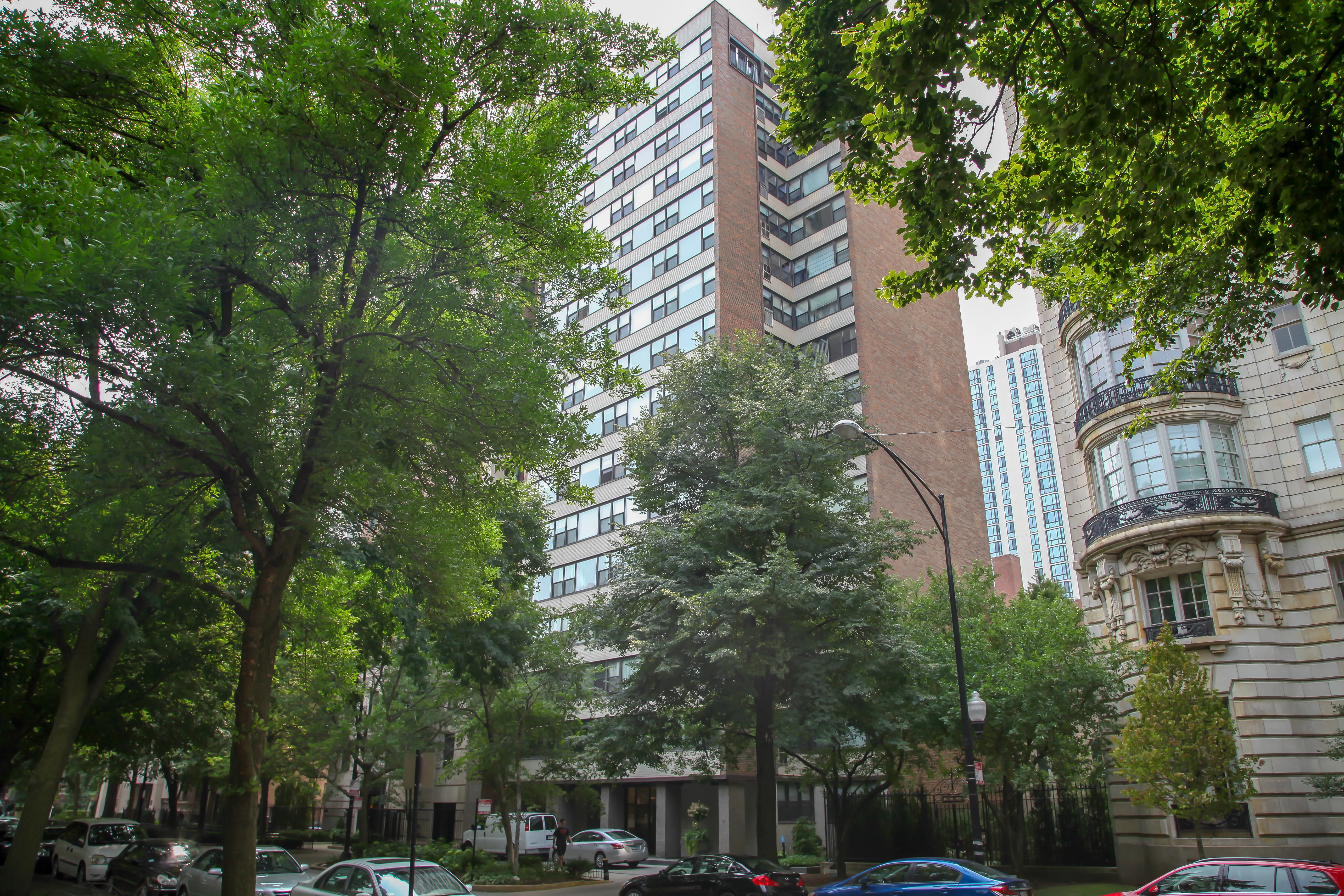 1540 N STATE ST 60610-1540 N State-Chicago-IL