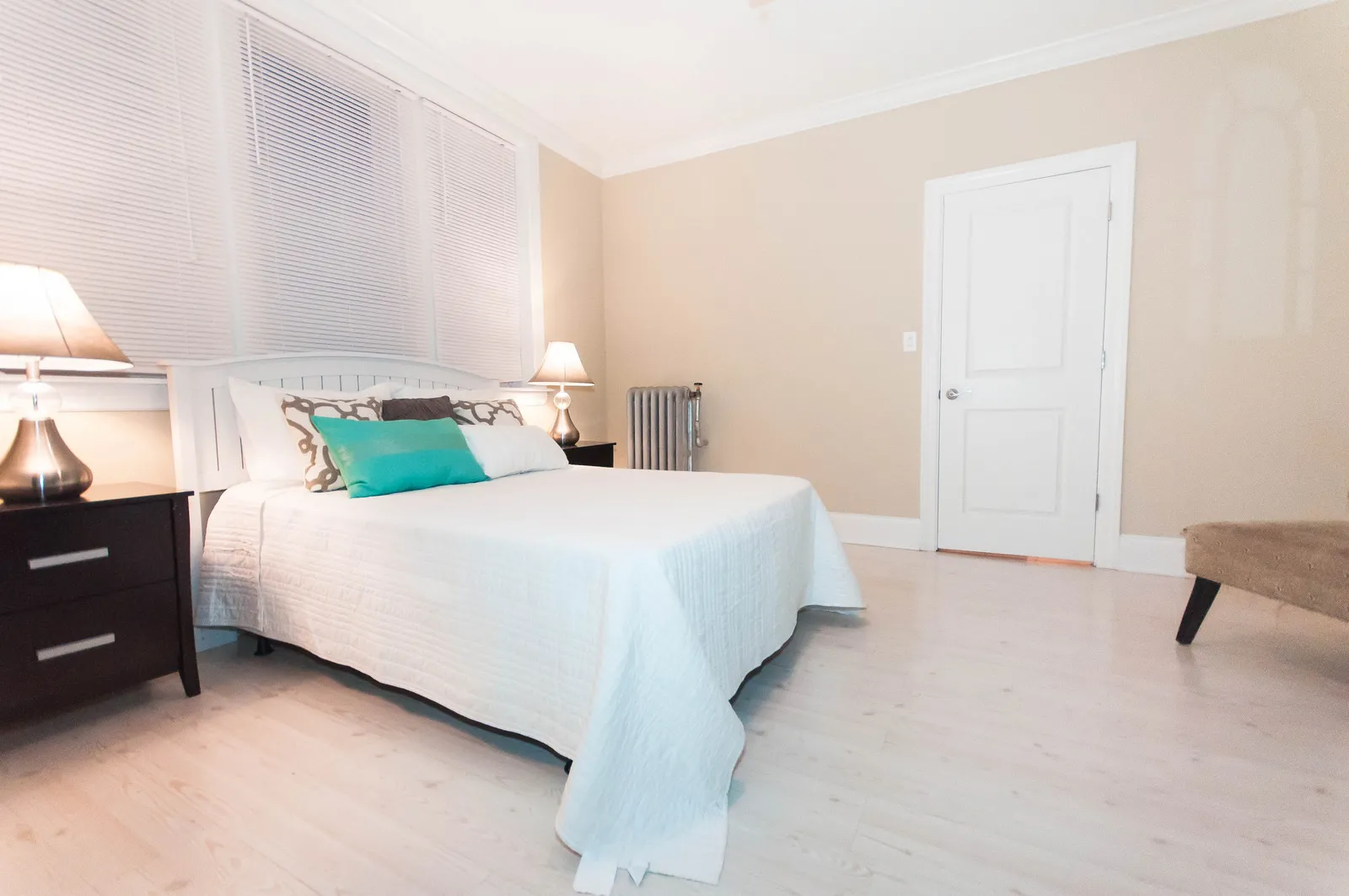 furnished and deorated unit at 839 W. Diversey Apartments in Chicago