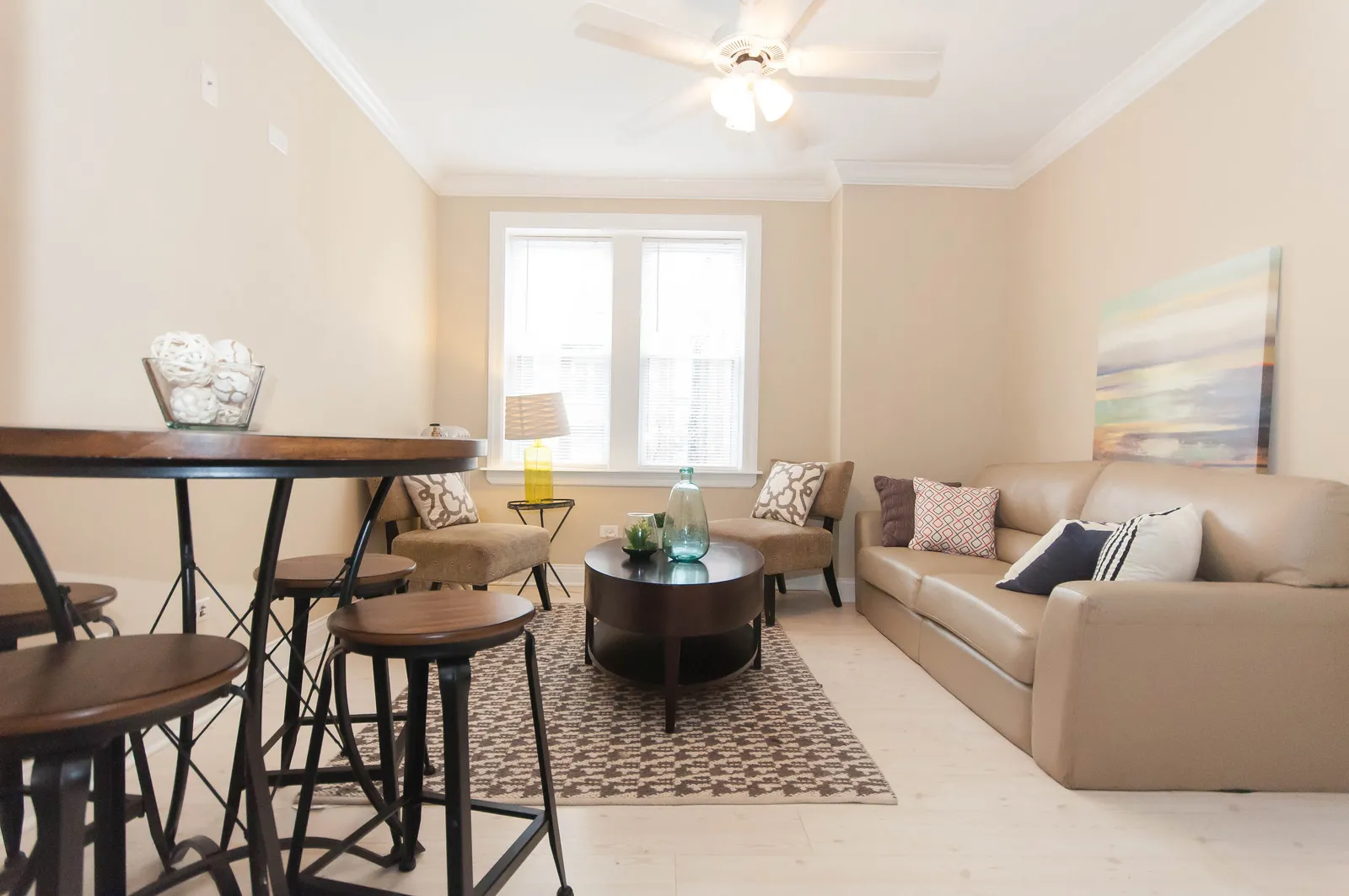 furnished and deorated unit at 839 W. Diversey Apartments in Chicago