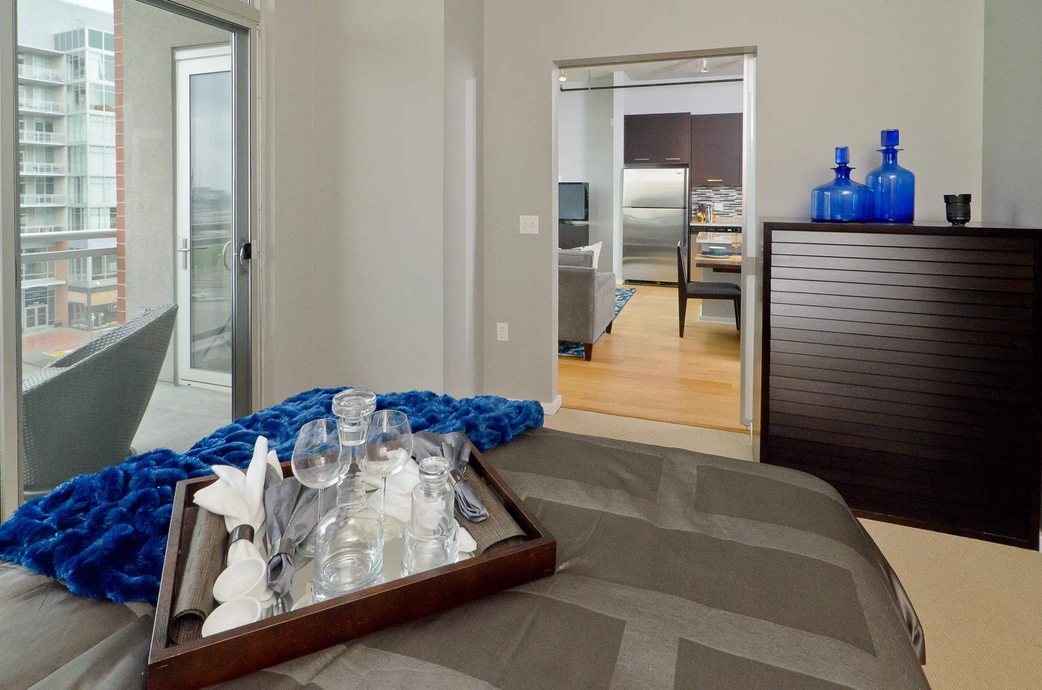 dining room at Roosevelt Collection Lofts in the South Loop