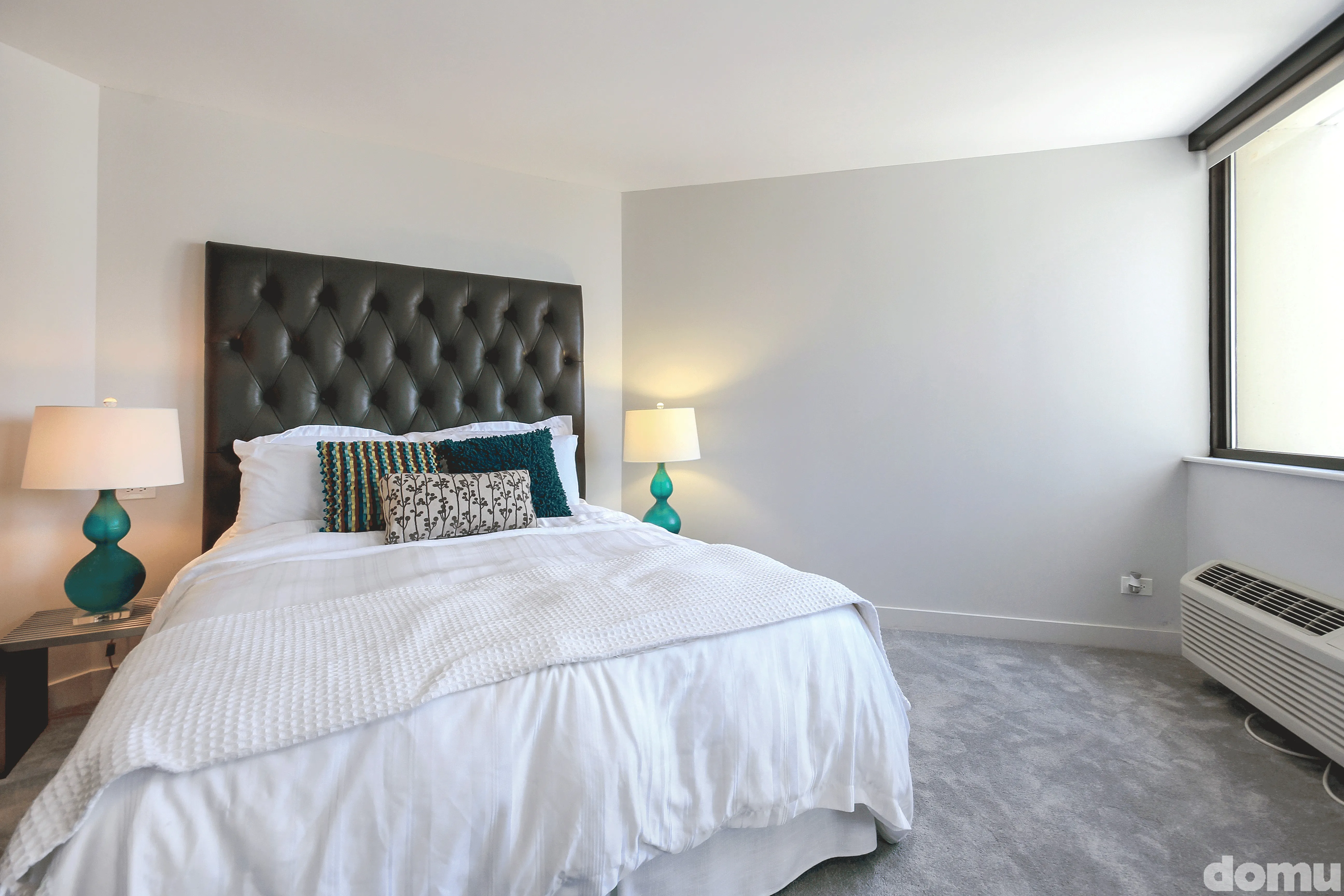 dining room and kitchen at The Kent Apartments in Lincoln Park Chicago