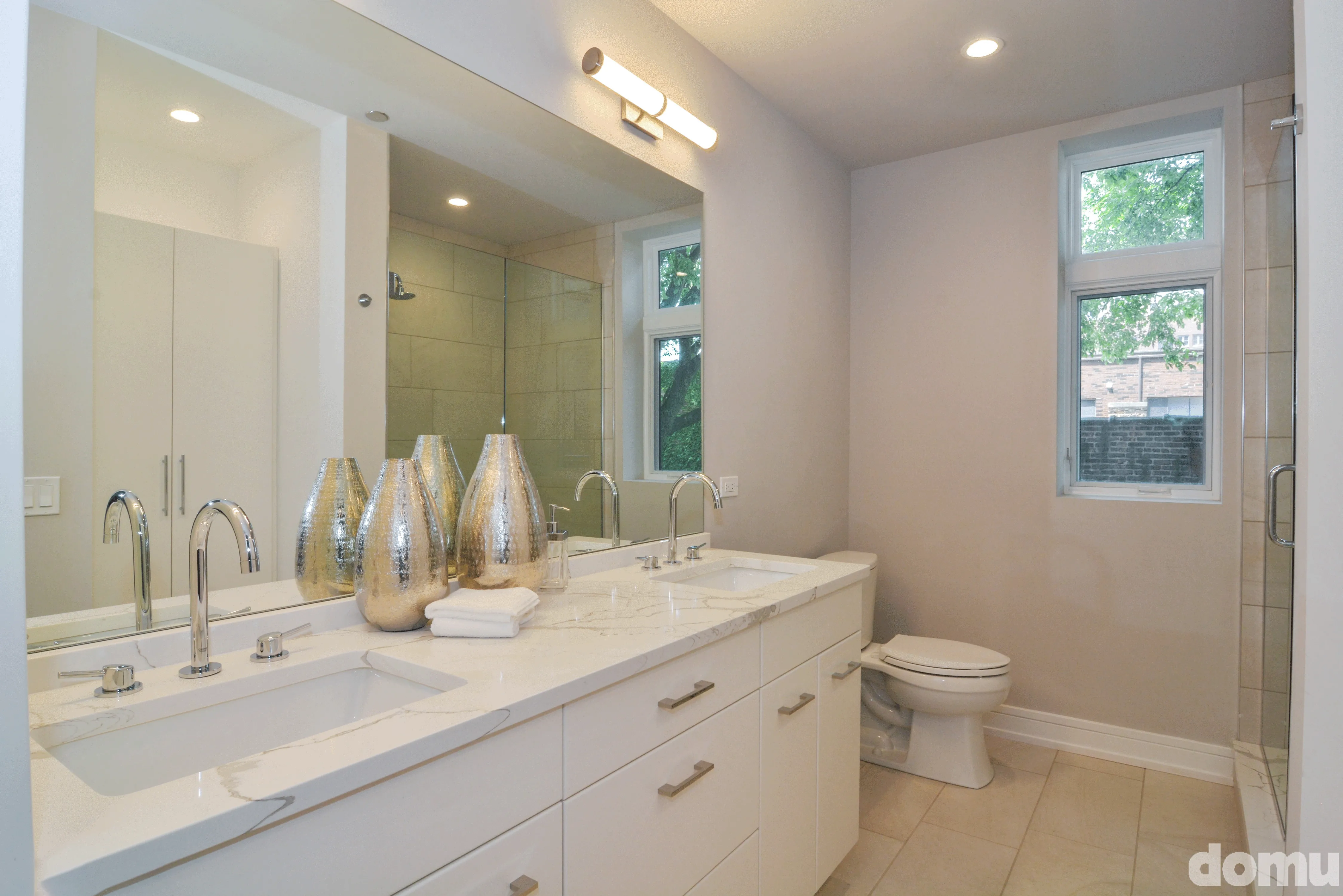 master bathroom at Melrose On The Lake Apartments in Lakeview Chicago