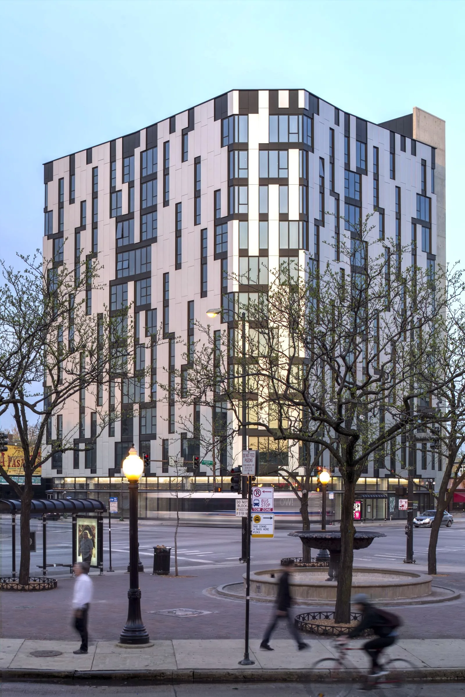 1611 West Division Apartments