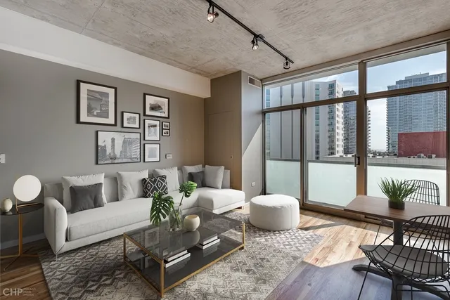 1620 S Michigan Apartments