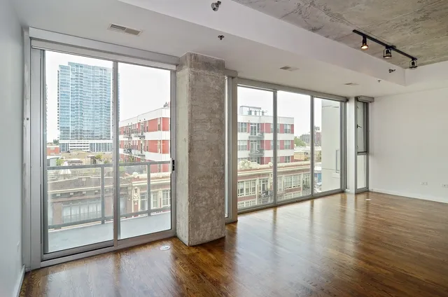 1620 S Michigan Apartments