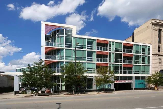 1624 West Division Apartments