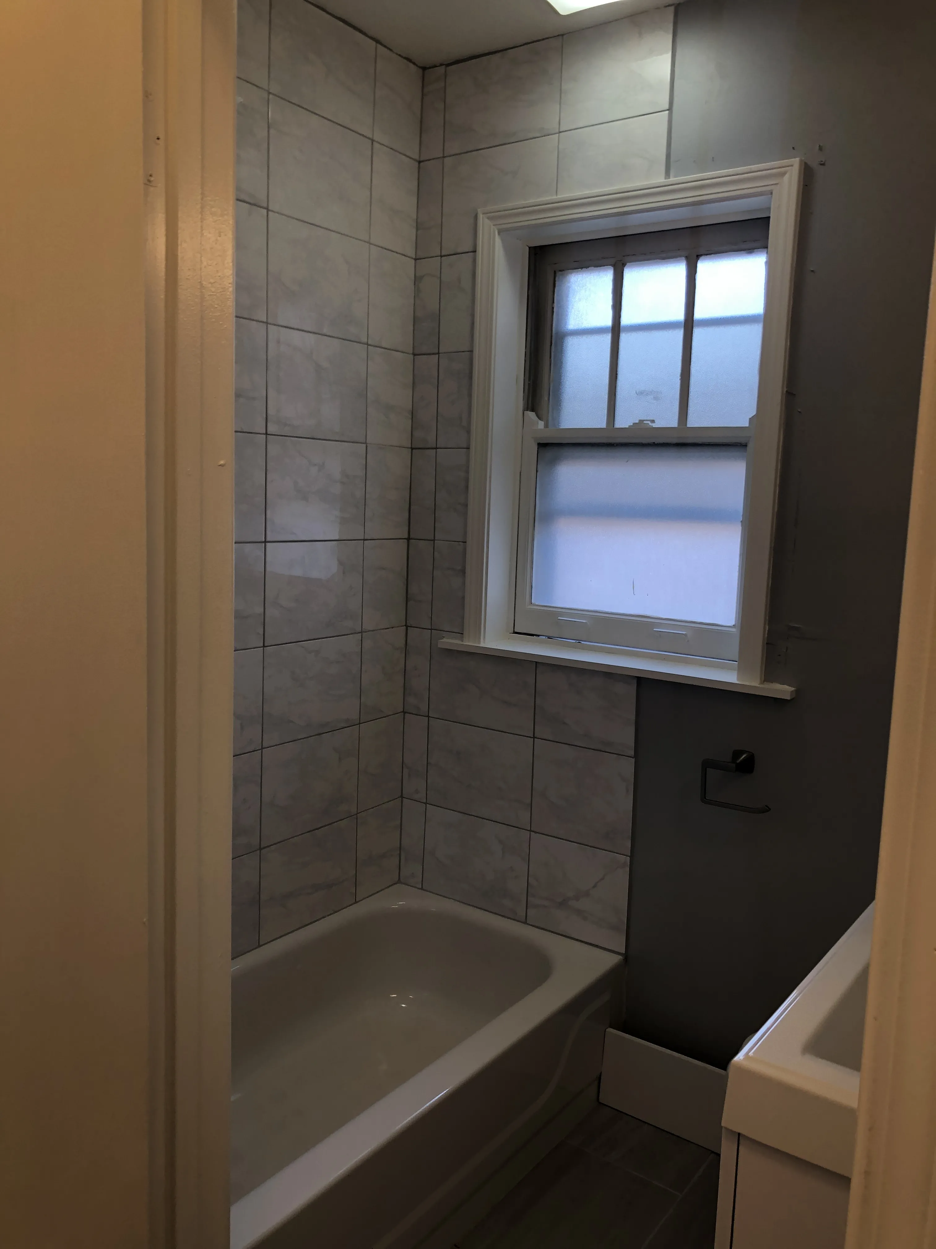 entry courtyard to 4520 North Malden Apartments