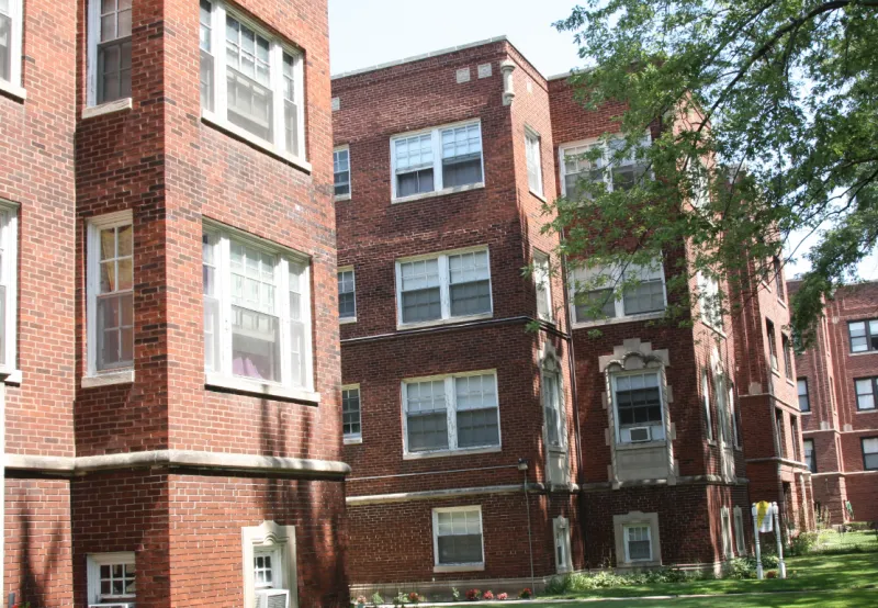 living room of 1712 West Albion Apartments in Rogers Park Chicago