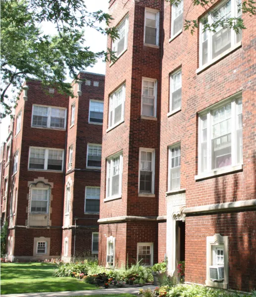 living room of 1712 West Albion Apartments in Rogers Park Chicago