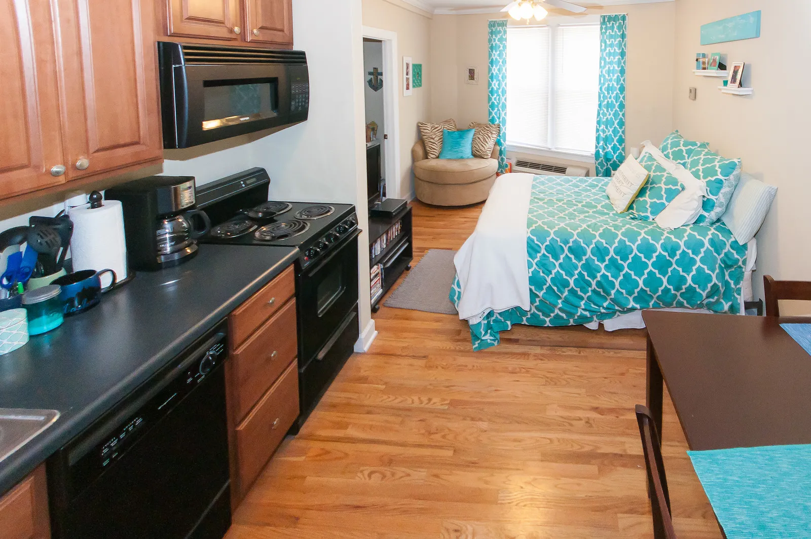 master bedroom in model unit at 828 West Fullerton Apartments