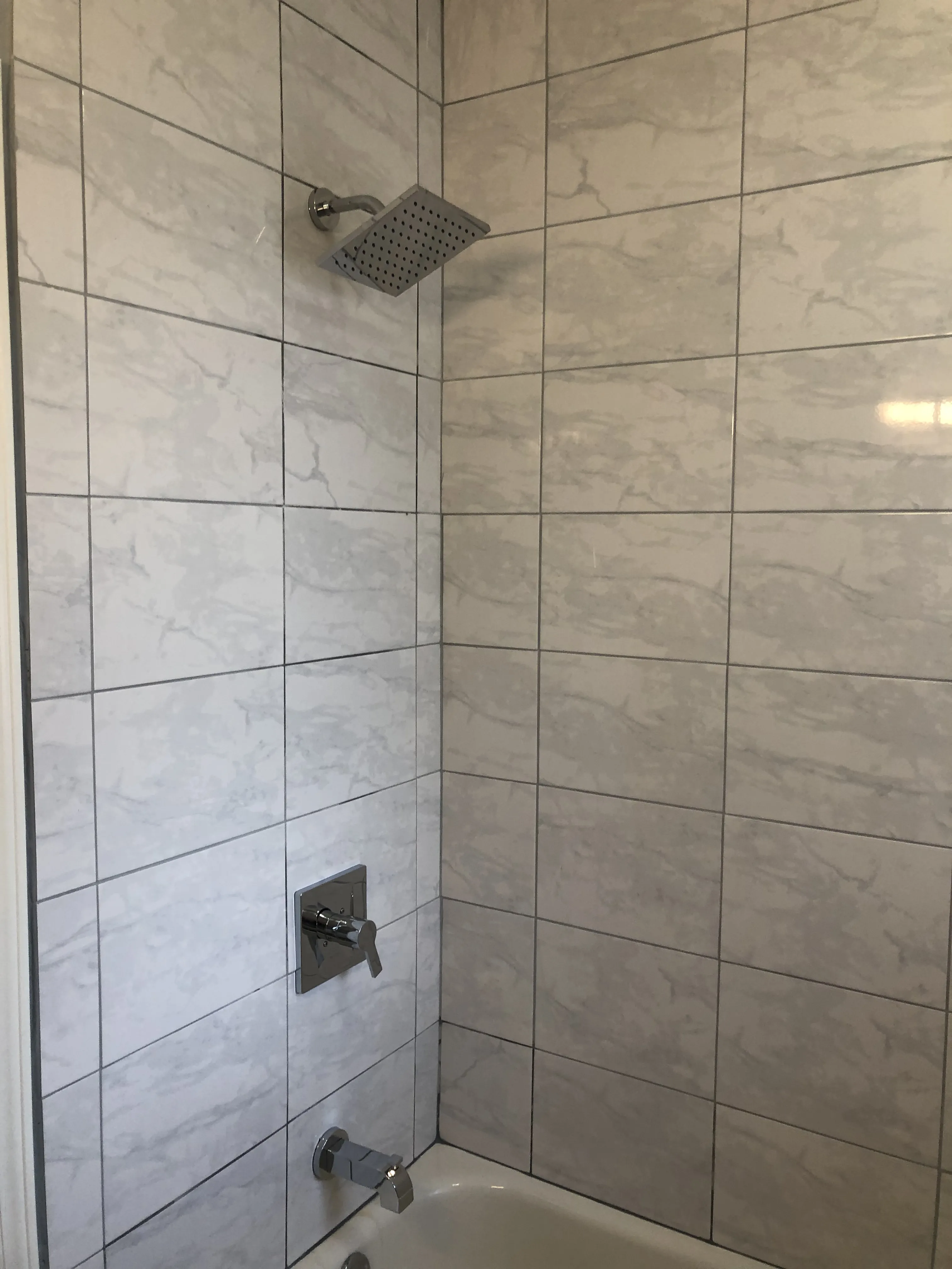 entry courtyard to 4520 North Malden Apartments