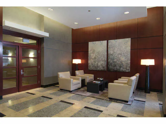 tower view of 180 North Jefferson Apartments in the West Loop Chicago