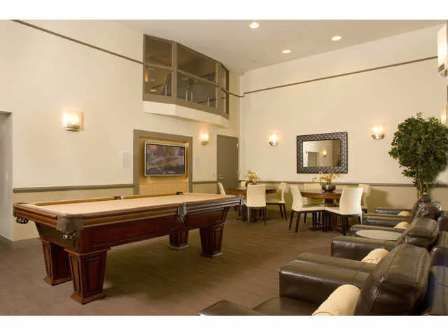 tower view of 180 North Jefferson Apartments in the West Loop Chicago