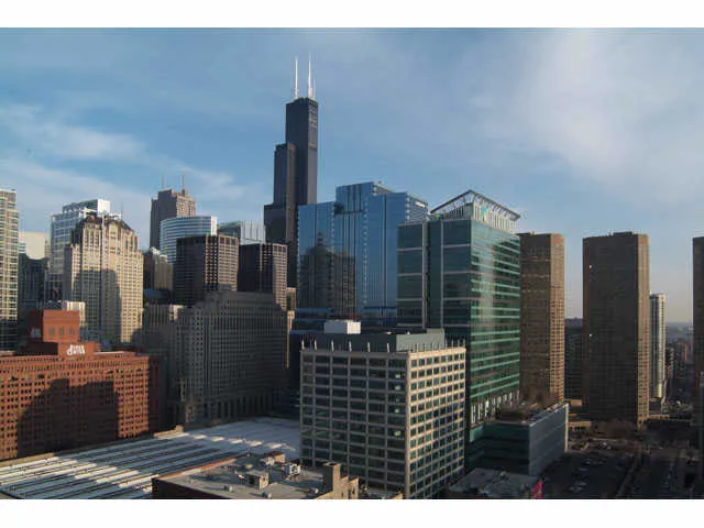 tower view of 180 North Jefferson Apartments in the West Loop Chicago