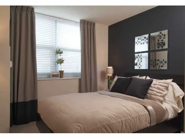 tower view of 180 North Jefferson Apartments in the West Loop Chicago