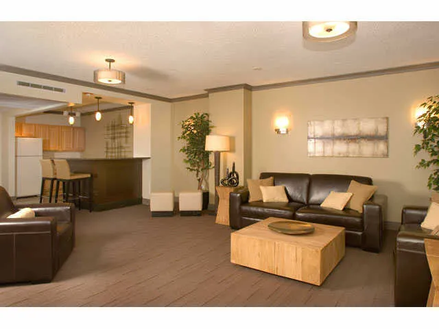 tower view of 180 North Jefferson Apartments in the West Loop Chicago