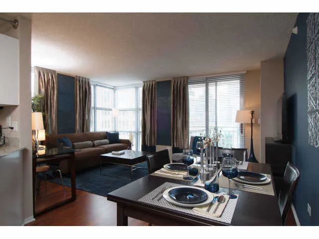 tower view of 180 North Jefferson Apartments in the West Loop Chicago