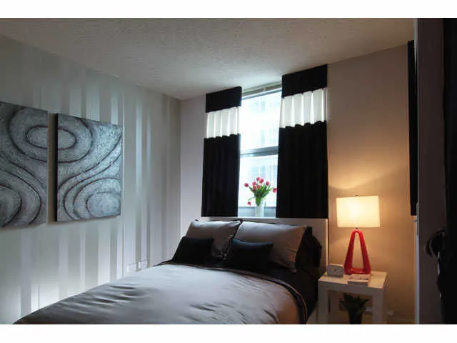 tower view of 180 North Jefferson Apartments in the West Loop Chicago