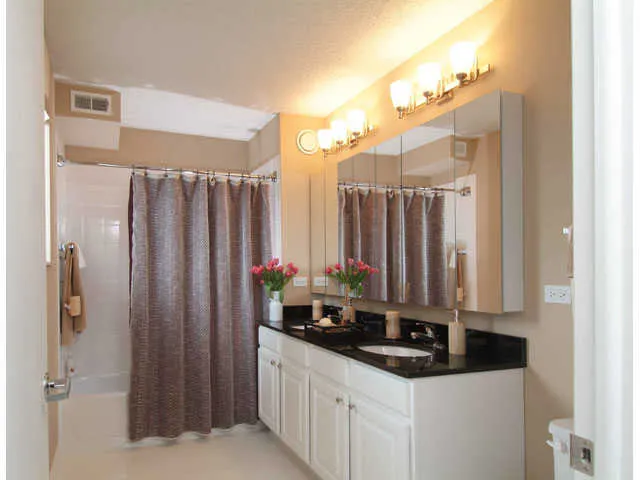 tower view of 180 North Jefferson Apartments in the West Loop Chicago