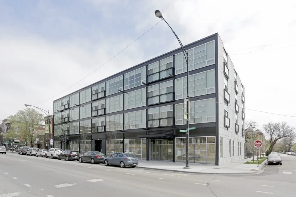 white kitchen at 1819 Lofts in Wicker Park Chicago