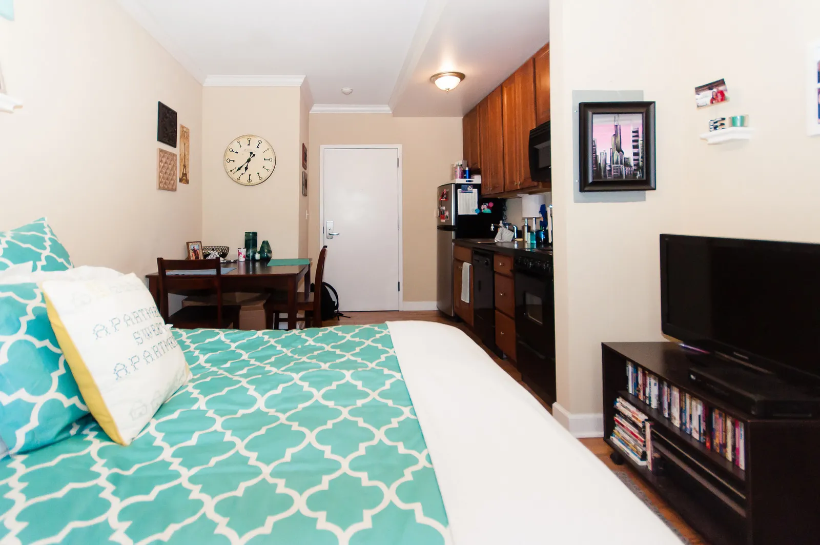 master bedroom in model unit at 828 West Fullerton Apartments
