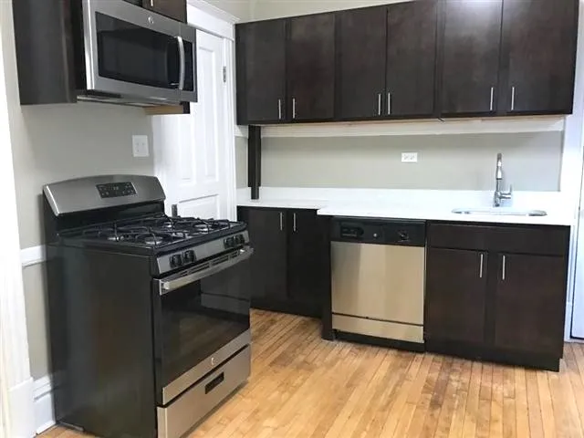 1824 North Paulina Apartments