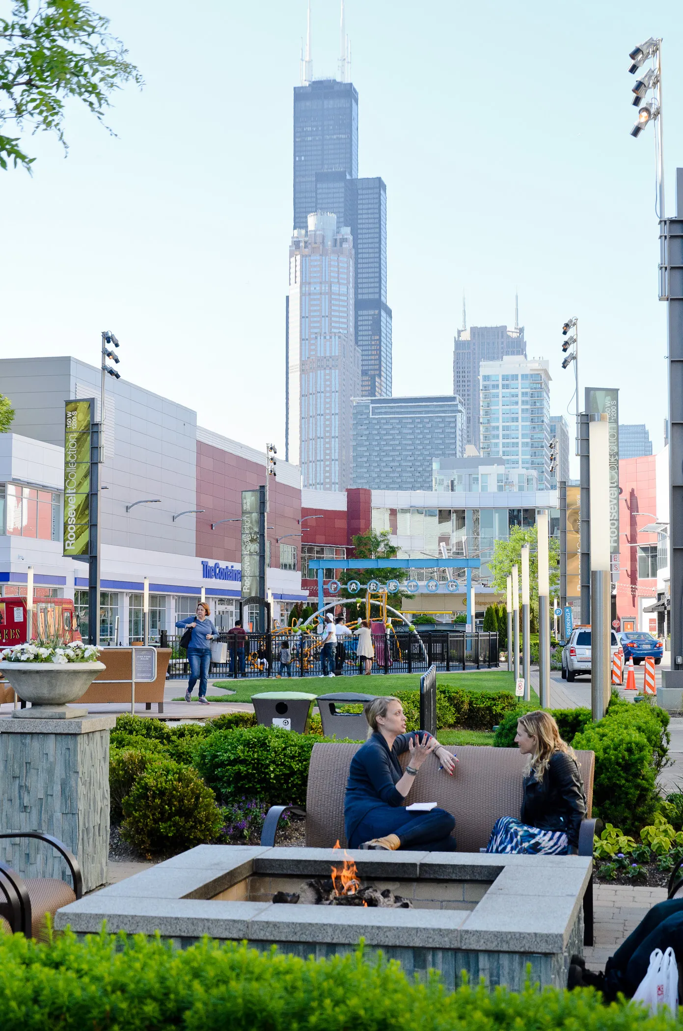 dining room at Roosevelt Collection Lofts in the South Loop