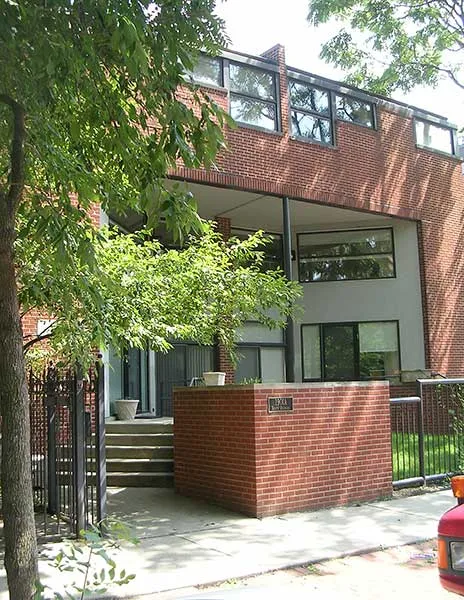 red brick front entry of 1901 North Orchard Apartments in Lincoln Park