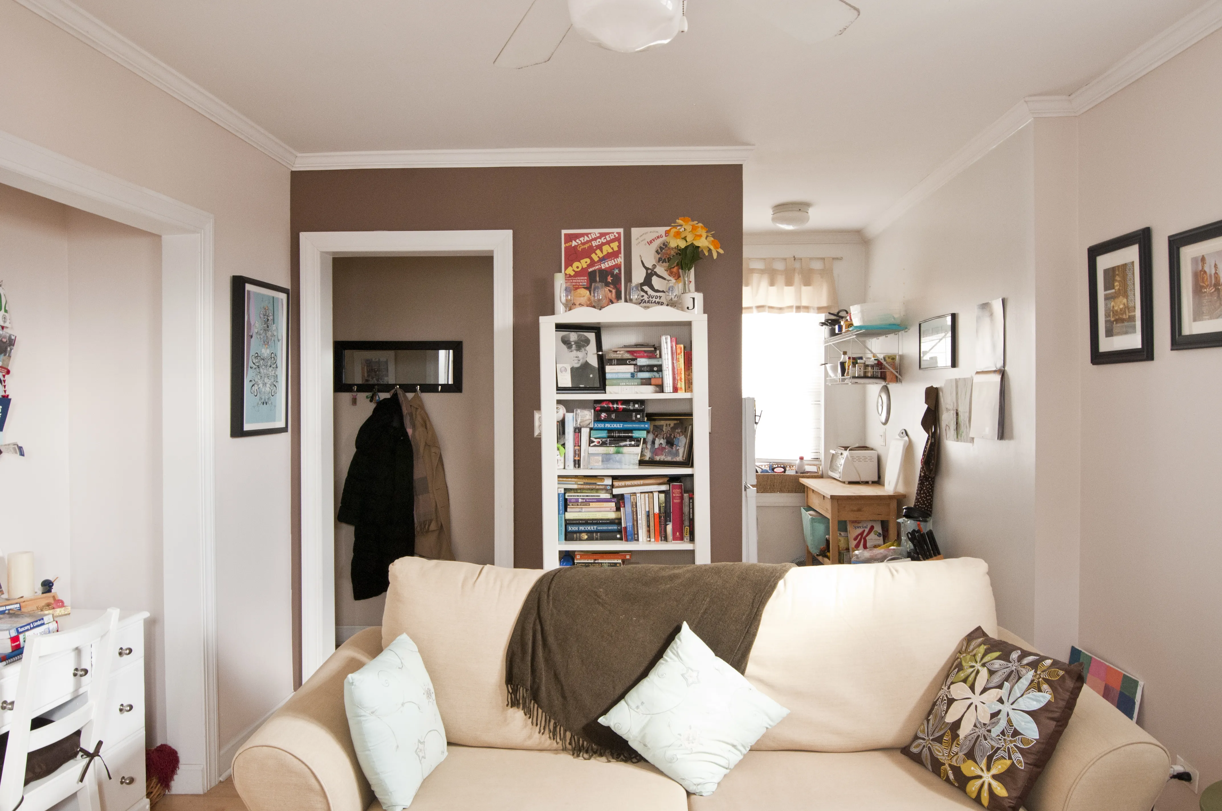 furnished living room apt 601 at 1939 N Lincoln Apartments in Lincoln Park 