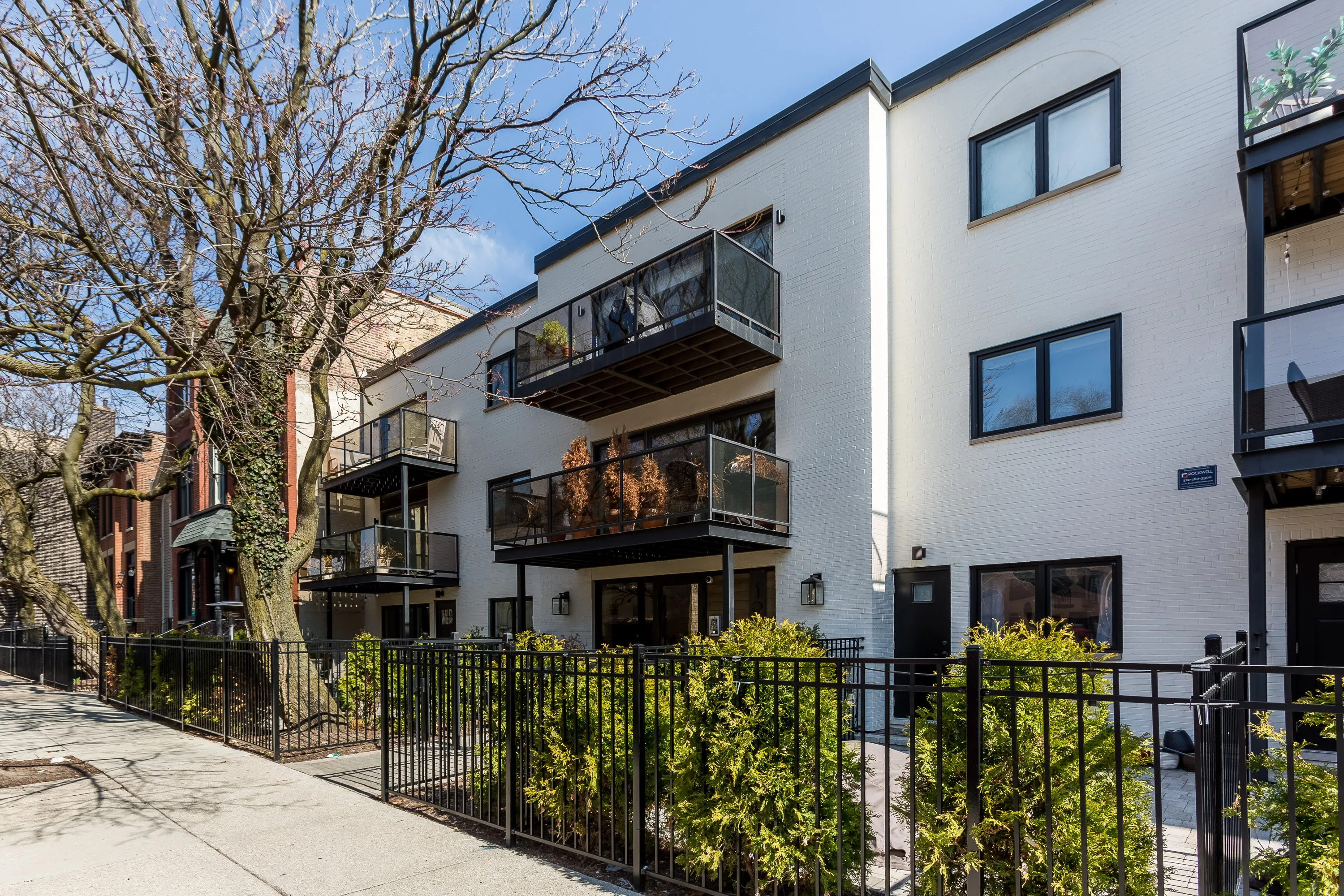 Exterior of 1955 N Lincoln