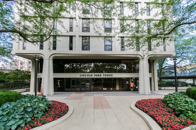 1960 N Lincoln Park West Apartments