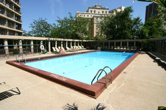 1960 N Lincoln Park West Apartments