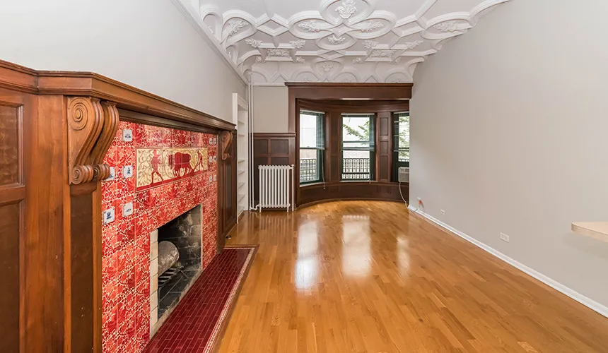 street entrance of Reside on Wellington Apartments in Lakeview Chicago