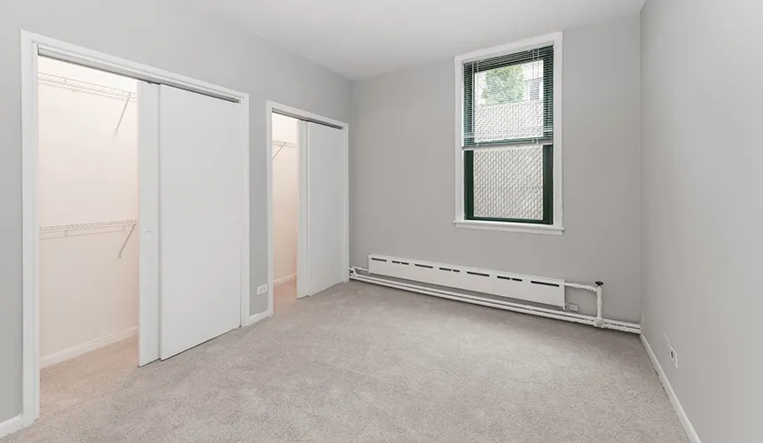 street entrance of Reside on Wellington Apartments in Lakeview Chicago