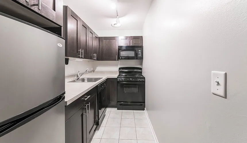 street entrance of Reside on Wellington Apartments in Lakeview Chicago