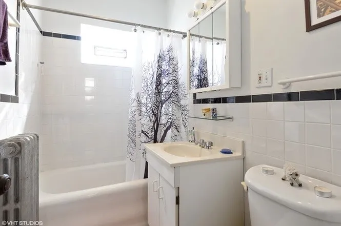 model furnished living room at 6616 North Glenwood Apartments