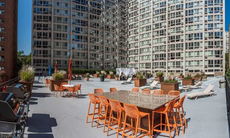 Van der Rohe Apartments in Lakeview, Chicago