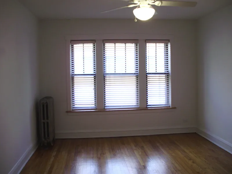 4241-4247 N Hermitage Apartments