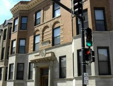 900-902 W Montrose Apartments