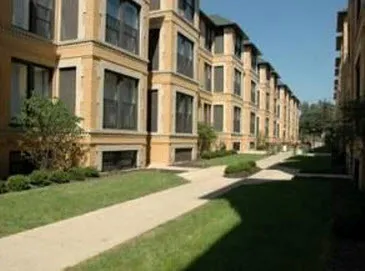 4631 S Lake Park Apartments