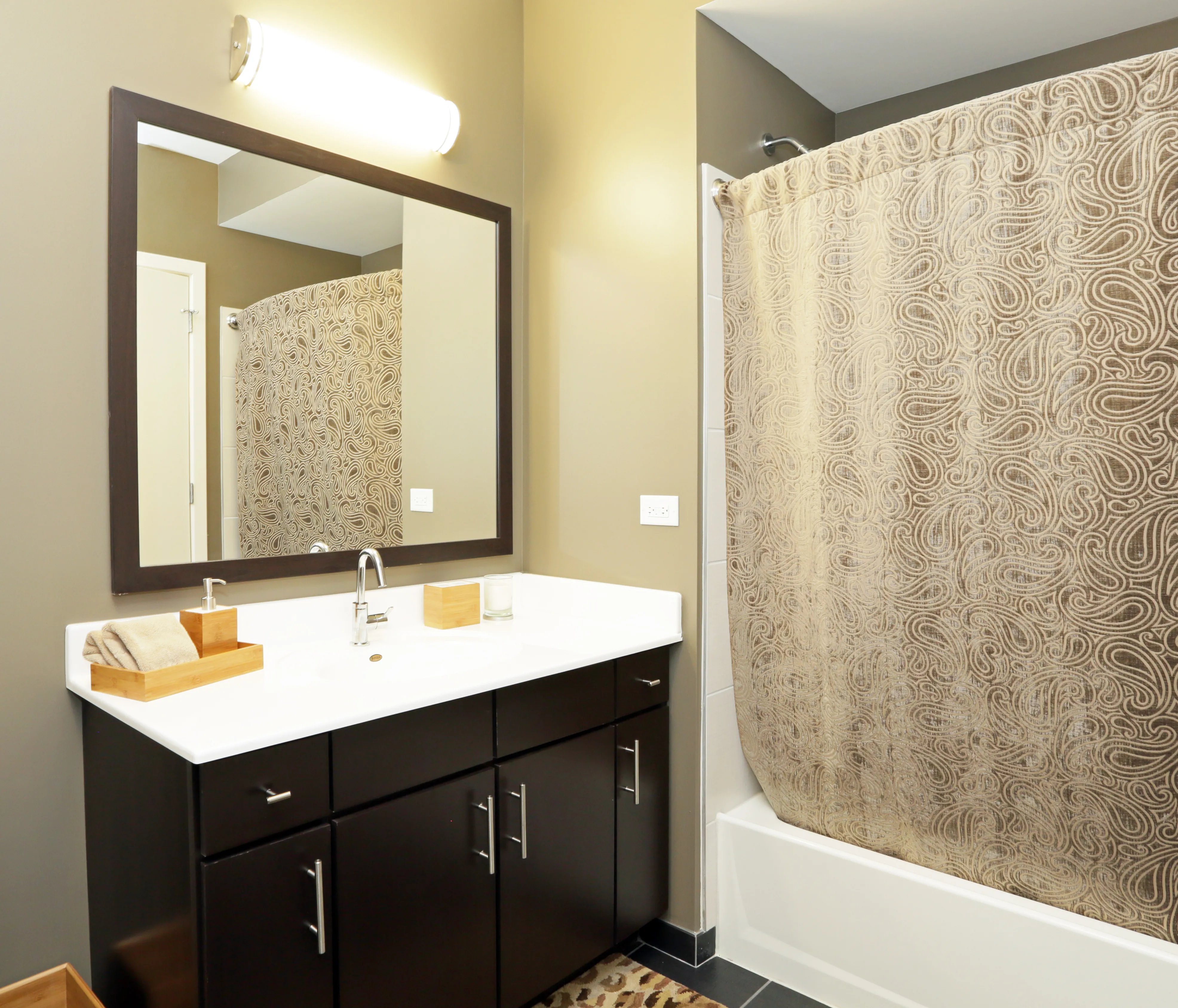 living area and kitchen at Halsted Flats Apartments in Chicago