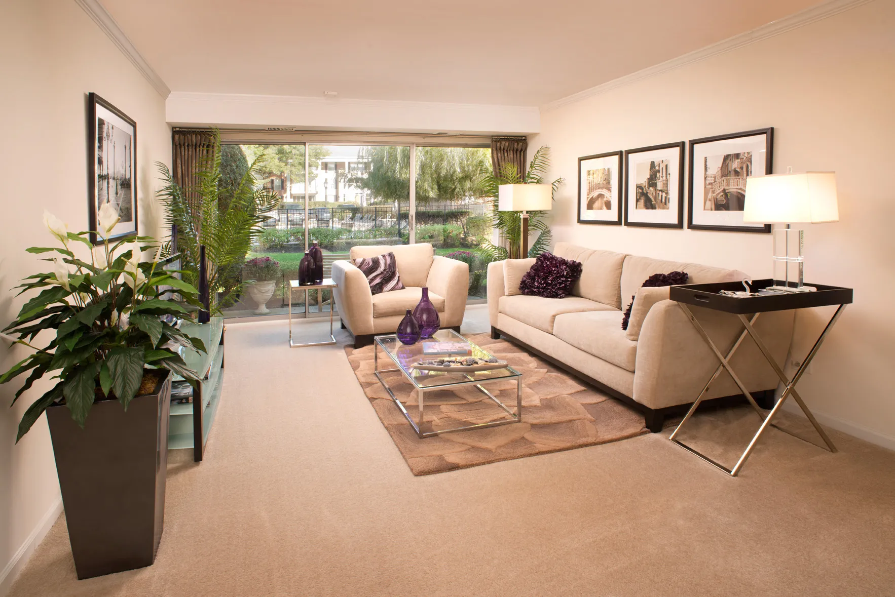 1 bedroom unit kitchen at Versailles on the Lakes Oakbrook Apartments 