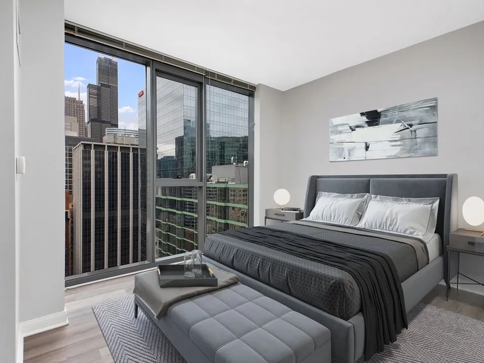Lake & Wells Apartments in the Chicago Loop