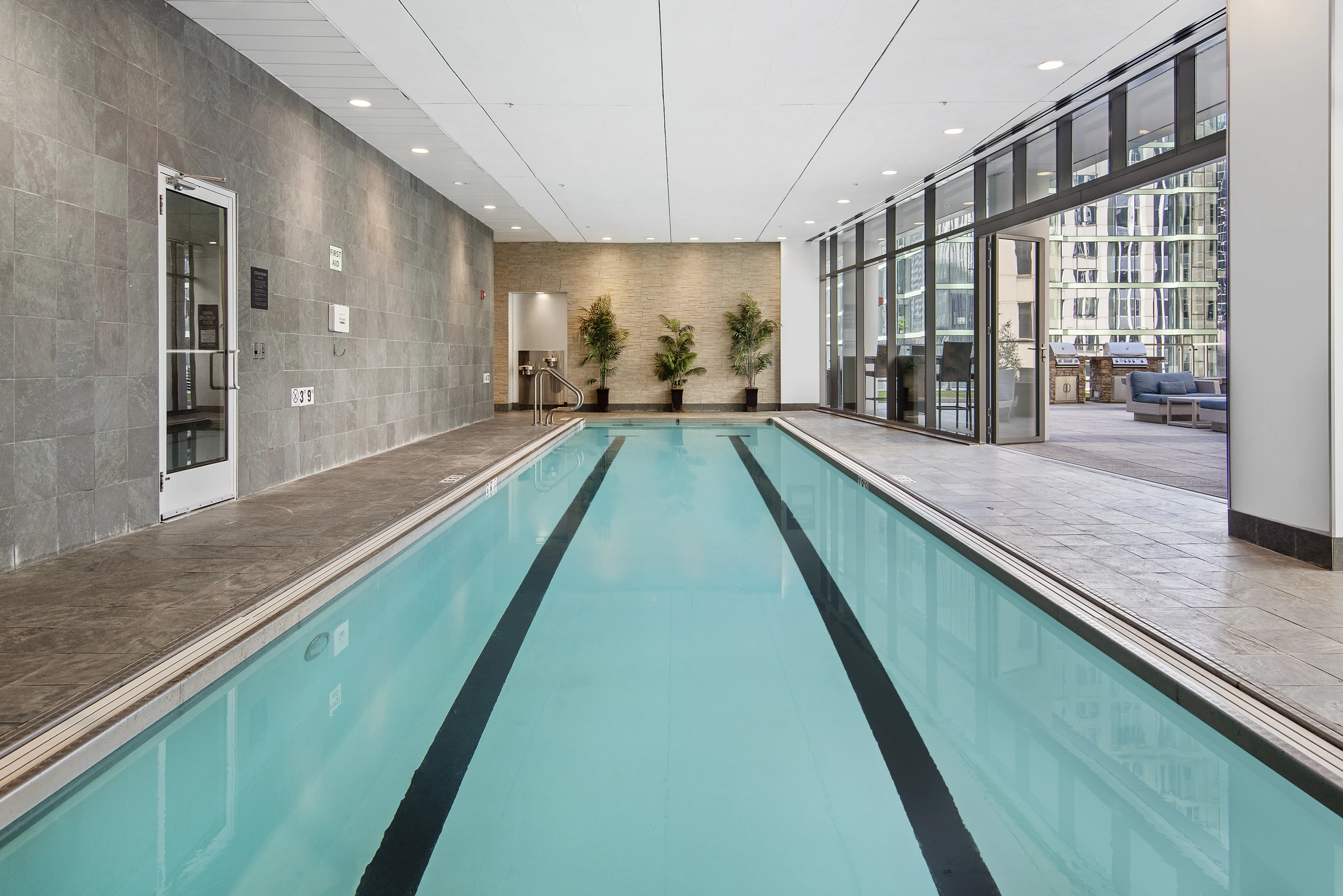 Lake & Wells Apartments in the Chicago Loop