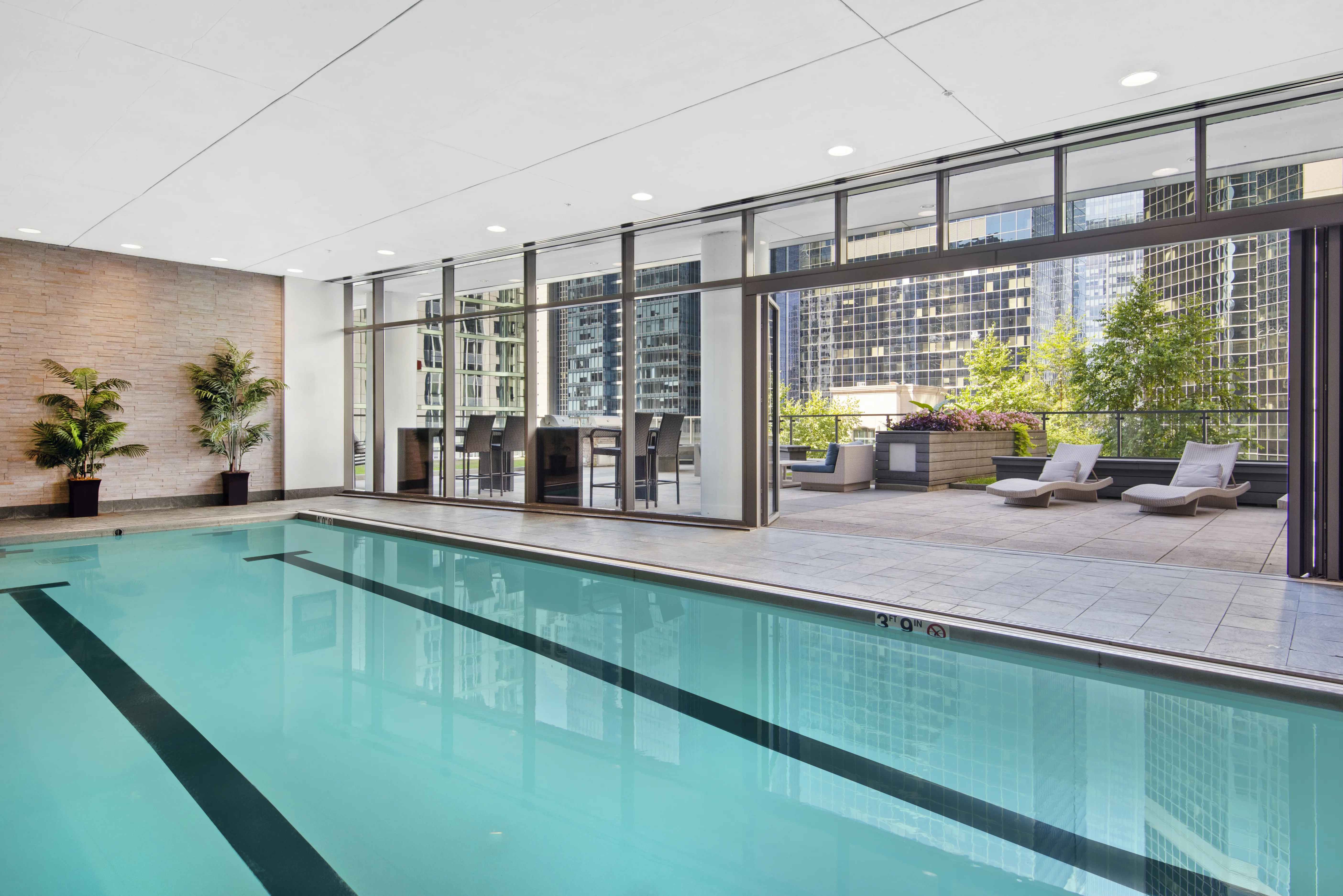 Lake & Wells Apartments in the Chicago Loop