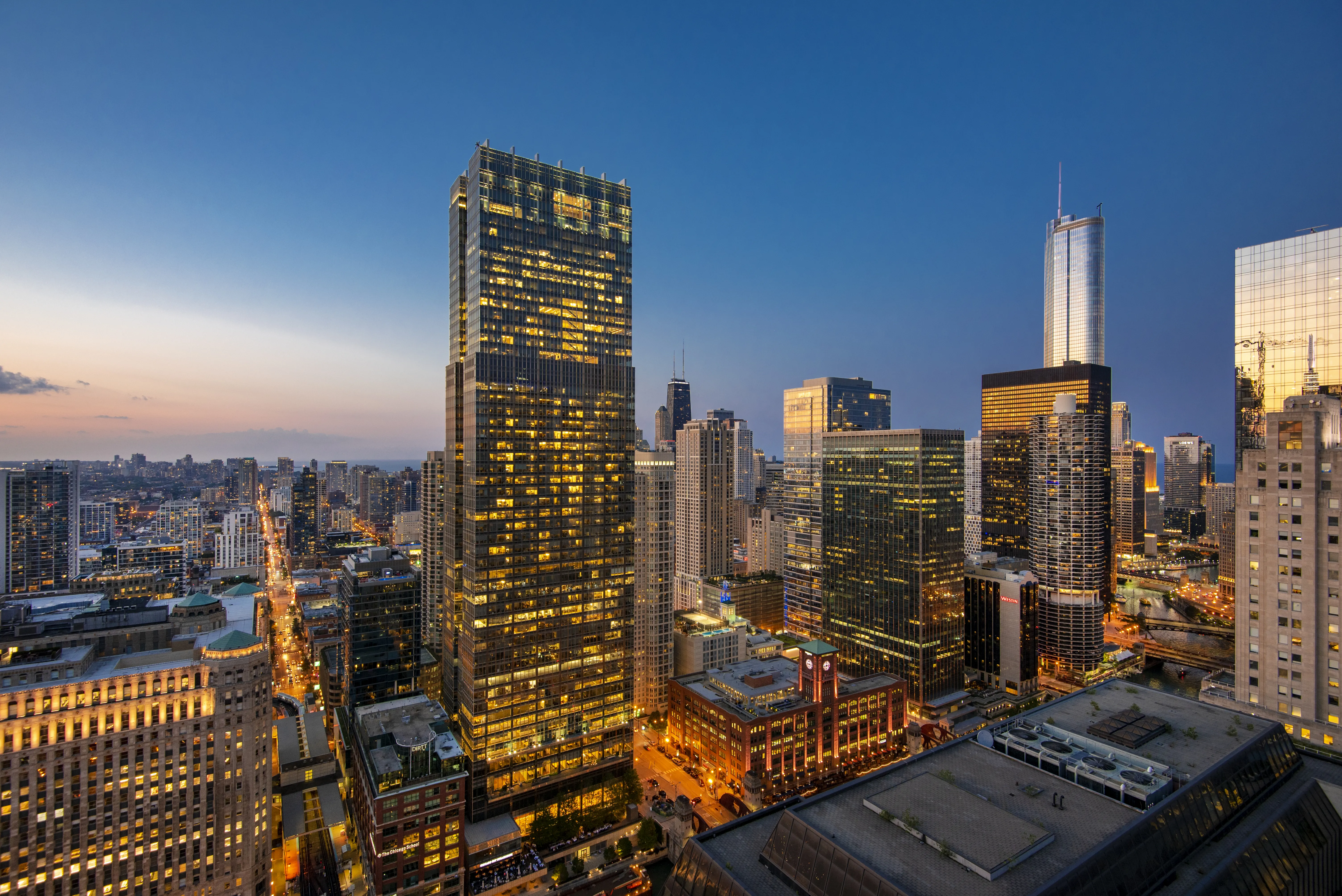 Lake & Wells Apartments in the Chicago Loop