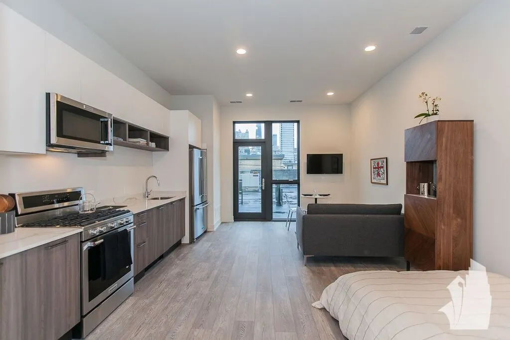 853 North Larrabee Apartments