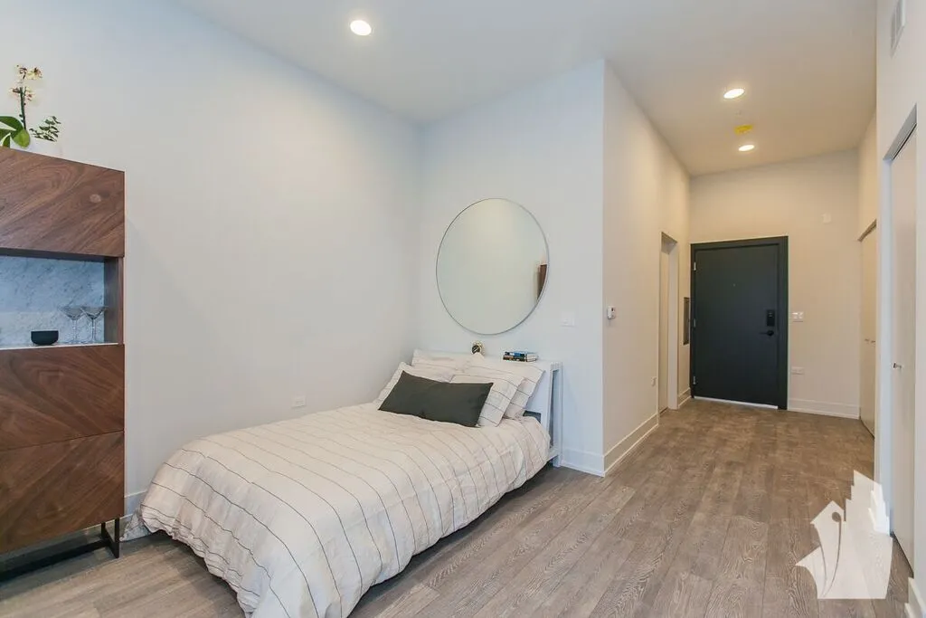 853 North Larrabee Apartments