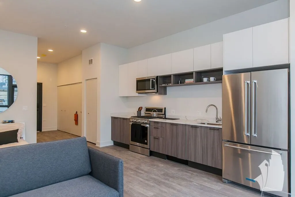 853 North Larrabee Apartments